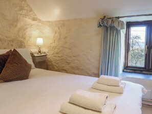 Room - 1 FRON UCHAF, pet friendly, with open fire in Bala (Bala)