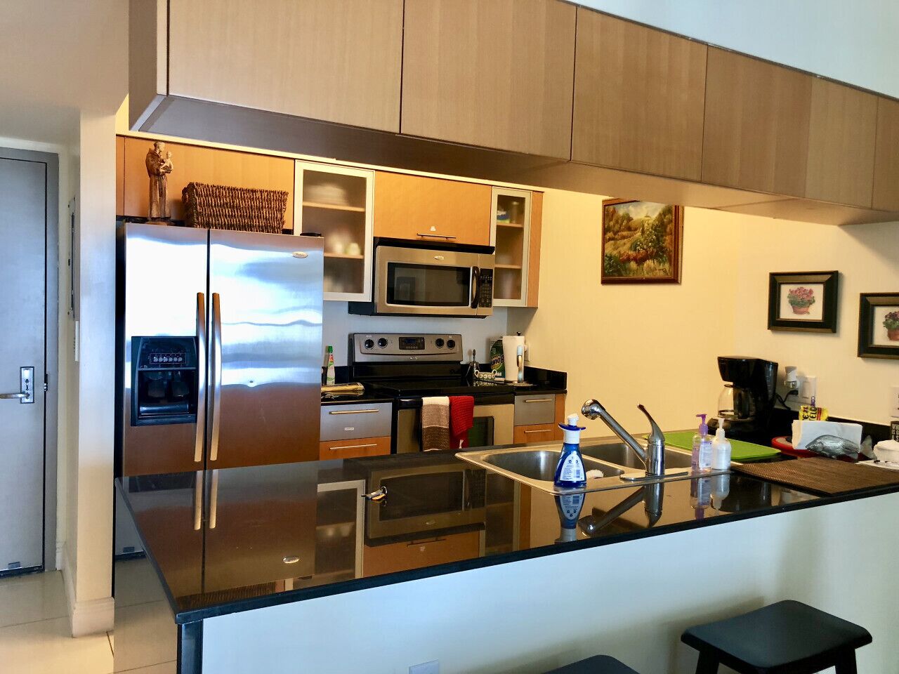 Réfrigérateur, micro-ondes, four, plaque de cuisson