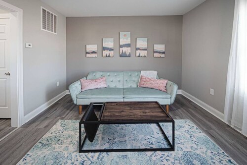 Delightful airy remodeled 1/1