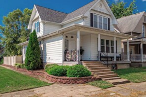 Exterior - Glamorous Renovated Modern Home (Evansville)