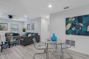 Interior - Stylish in heart of Tampa 2bed/2bath Close to YBOR (Tampa)