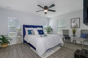 Iron/ironing board, Internet, bed sheets - Stylish in heart of Tampa 2bed/2bath Close to YBOR (Tampa)