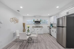 Fridge, microwave, oven, stovetop - Trendy 2 bed 2 bath Heart of Tampa Unit B (Tampa)