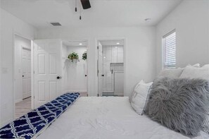 Iron/ironing board, Internet, bed sheets - Trendy 2 bed 2 bath Heart of Tampa Unit B (Tampa)