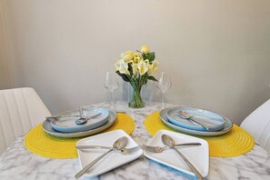 Unclassified image, 3 of 42, button - Vibrant 2bed - Stroll to Needle (Seattle, WA 98109)
