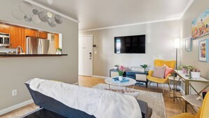 Unclassified image, 3 of 42, button - Vibrant 2bed - Stroll to Needle (Seattle, WA 98109)