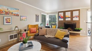 Unclassified image, 5 of 42, button - Vibrant 2bed - Stroll to Needle (Seattle, WA 98109)