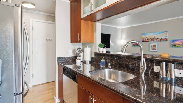 Unclassified image, 1 of 42, button - Vibrant 2bed - Stroll to Needle (Seattle, WA 98109)