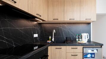 Refrigerador, horno, parrilla de estufa y lavavajillas