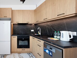 Fridge, oven, stovetop, dishwasher - Wierzbowa Modern Apartment (Łódź)