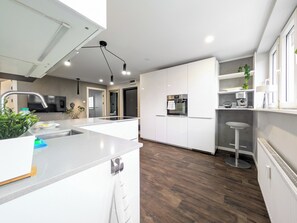 Fridge, oven, stovetop, dishwasher - Stysia Superior Apartment (Wrocław)