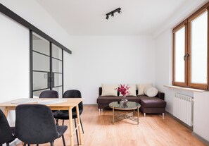 Dining - Metro Młynów City Comfort Apartment (Warszawa)