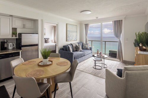 Oceanfront Sunny Isles 1BR with Direct View