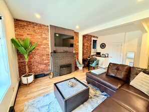 TV - Modern Rustic Luxury - 2 Bdrm (Moncton)
