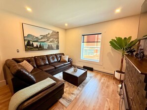 TV - Modern Rustic Luxury - 2 Bdrm (Moncton)