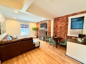 TV - Modern Rustic Luxury - 2 Bdrm (Moncton)