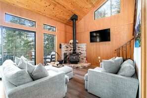 Smart TV - Mother's Day- Pinecrest Lake is OPEN! 5 Min to the Lake! Book Now. We Sleeps 10 (Cold Springs)