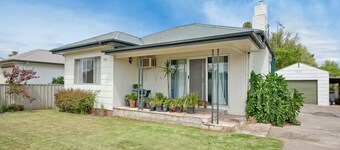 Family friendly Centrally located,close to shops, restaurants and amenitie