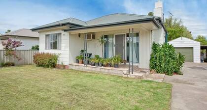 Family friendly Centrally located,close to shops, restaurants and amenitie