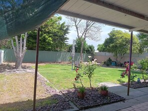 Property grounds - Family friendly Centrally located,close to shops, restaurants and amenitie (North Albury)