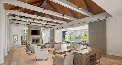 Sundance Slopeside | Walk to Lift + Pool & Hot Tub