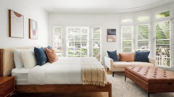 Desk, laptop workspace, free WiFi