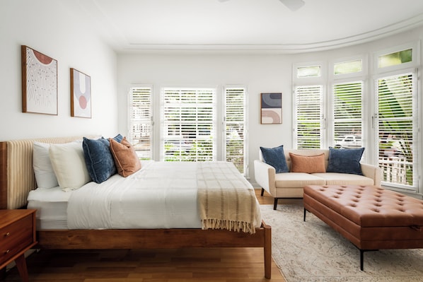 Deluxe Suite, 1 Bedroom, Kitchen | Desk, laptop workspace, blackout drapes, free cribs/infant beds