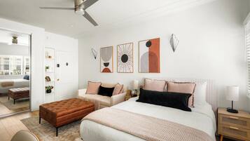 Deluxe Studio, 1 Queen Bed, Kitchen | Desk, laptop workspace, free WiFi