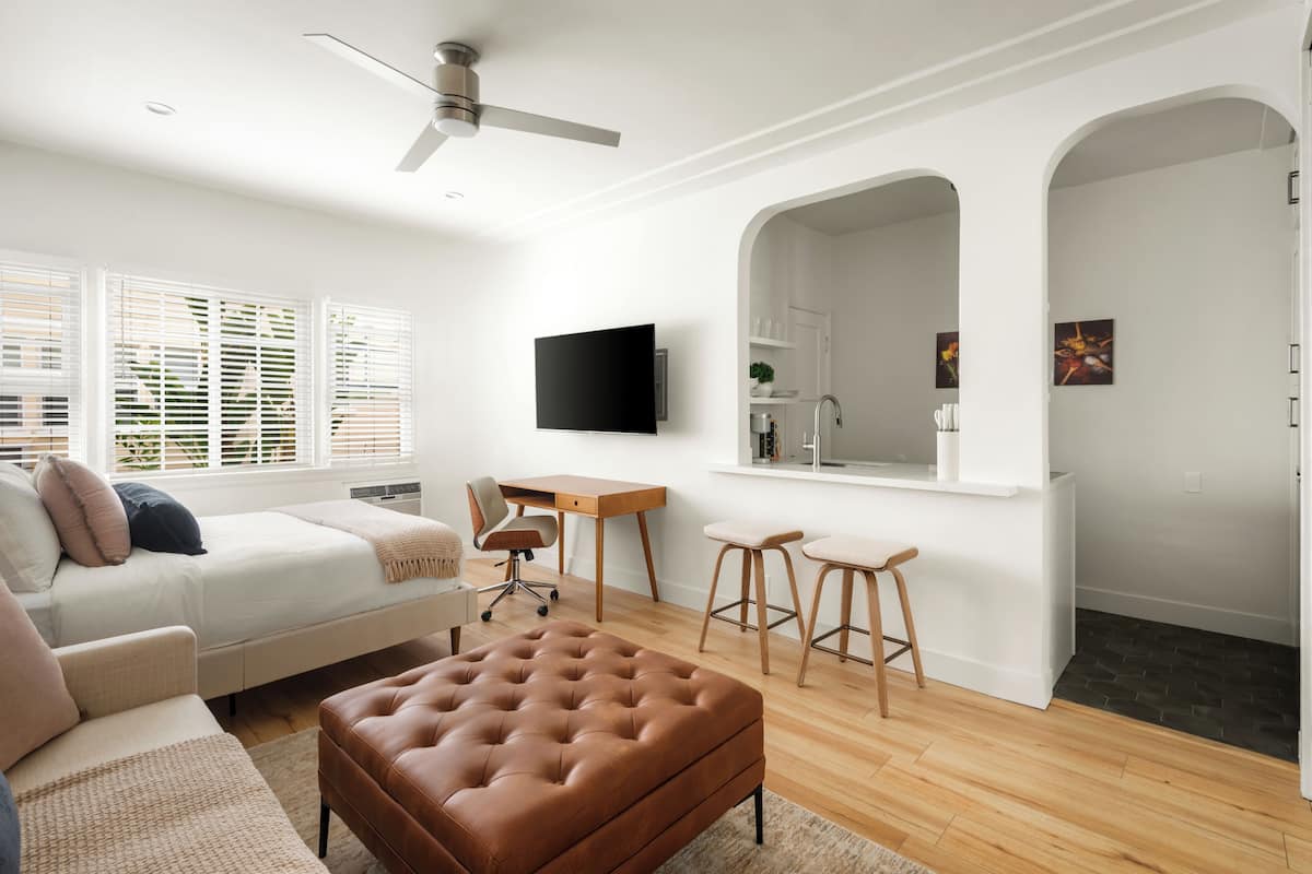 Deluxe Studio, 1 Queen Bed, Kitchen | Desk, laptop workspace, free WiFi