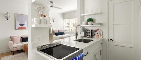 Refrigerador, microondas, horno, placa de cocina