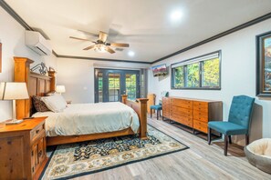 Desk, iron/ironing board, free WiFi, bed sheets - My Green Acres -Relaxing Retreat w/ Steam Shower, Jacuzzi & Outdoor Space (Cornville)