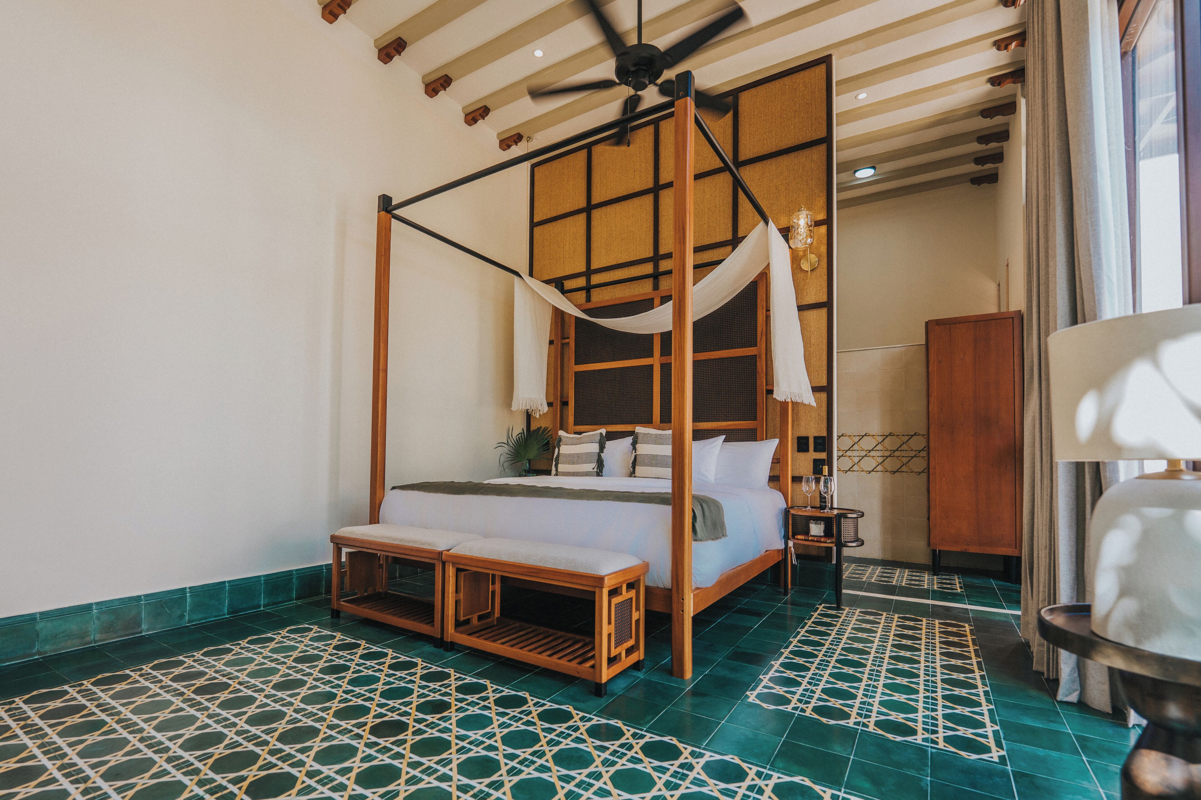 Deluxe Suite, 1 King Bed | In-room safe, desk, laptop workspace, iron/ironing board