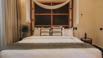 Suite Deluxe, 1 cama King size | Caja de seguridad en la habitación y escritorio