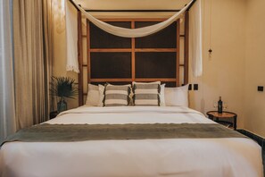 Suite Deluxe, 1 cama King size | Caja de seguridad en la habitación y escritorio 