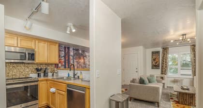 The Corbin Park Cozy Corner- Post Falls Modern Townhome