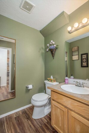 Hair dryer, towels - Cozy Post Falls Townhome: Garage, Pets Welcome! (Post Falls)