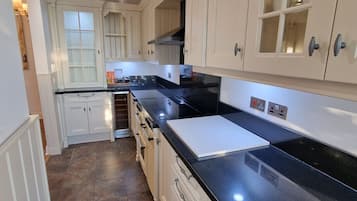 Frigorifero, microonde, forno, lavastoviglie