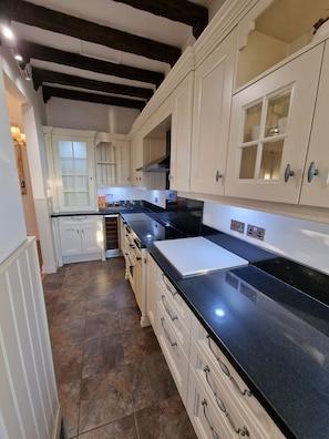 Frigorifero, microonde, forno, lavastoviglie