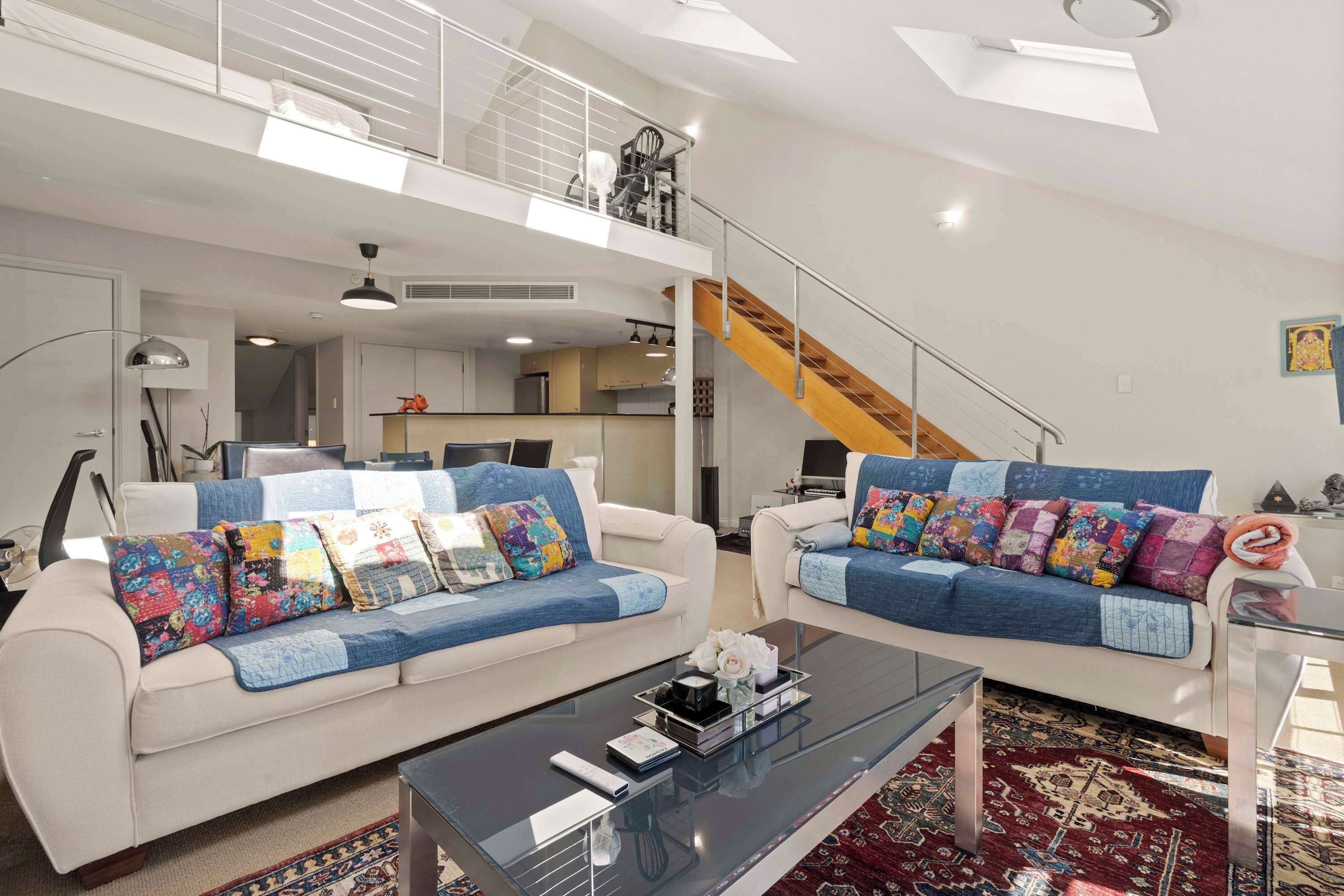 Televisión y oficina 