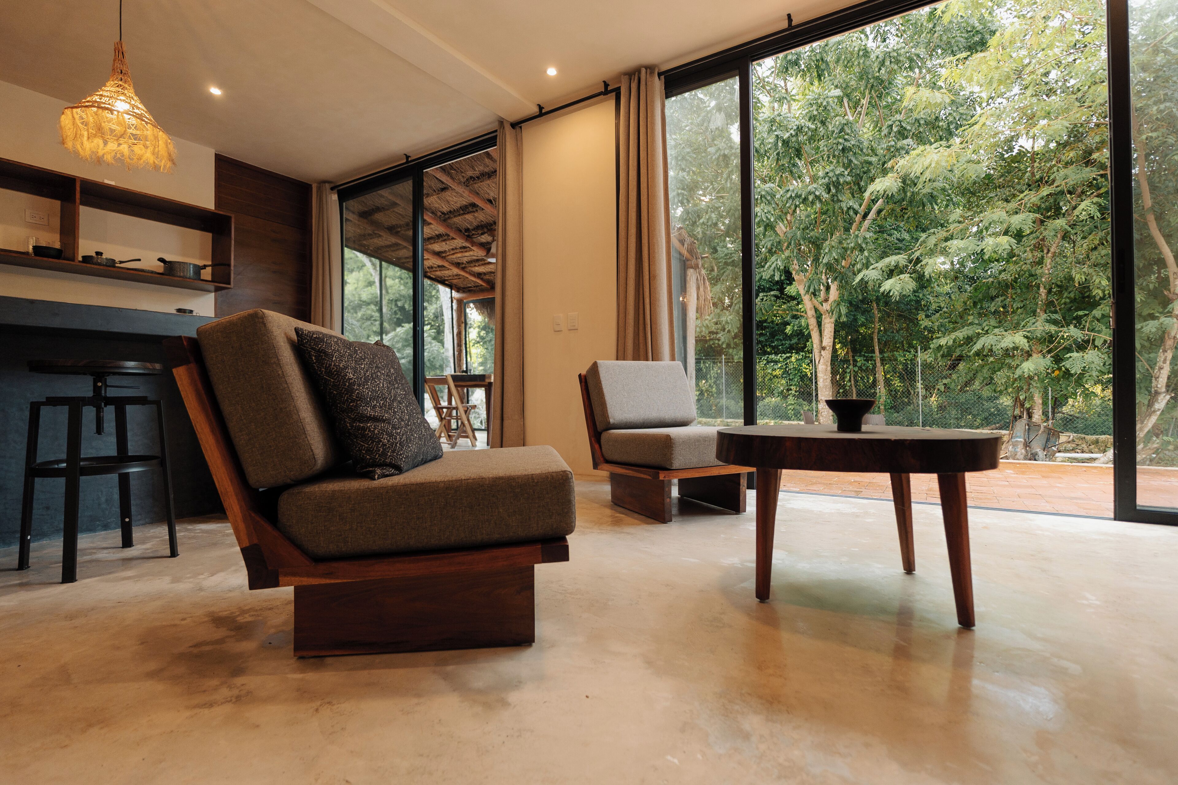 Casa de lujo, vista al jardín | Área de sala de estar