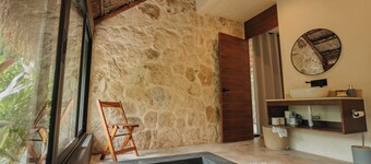 Refugio en la Serva Maya Coba