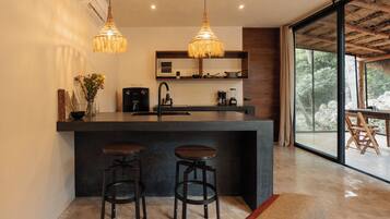 Casa de lujo, vista al jardín | Cocina privada