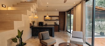 Refugio en la Serva Maya Coba