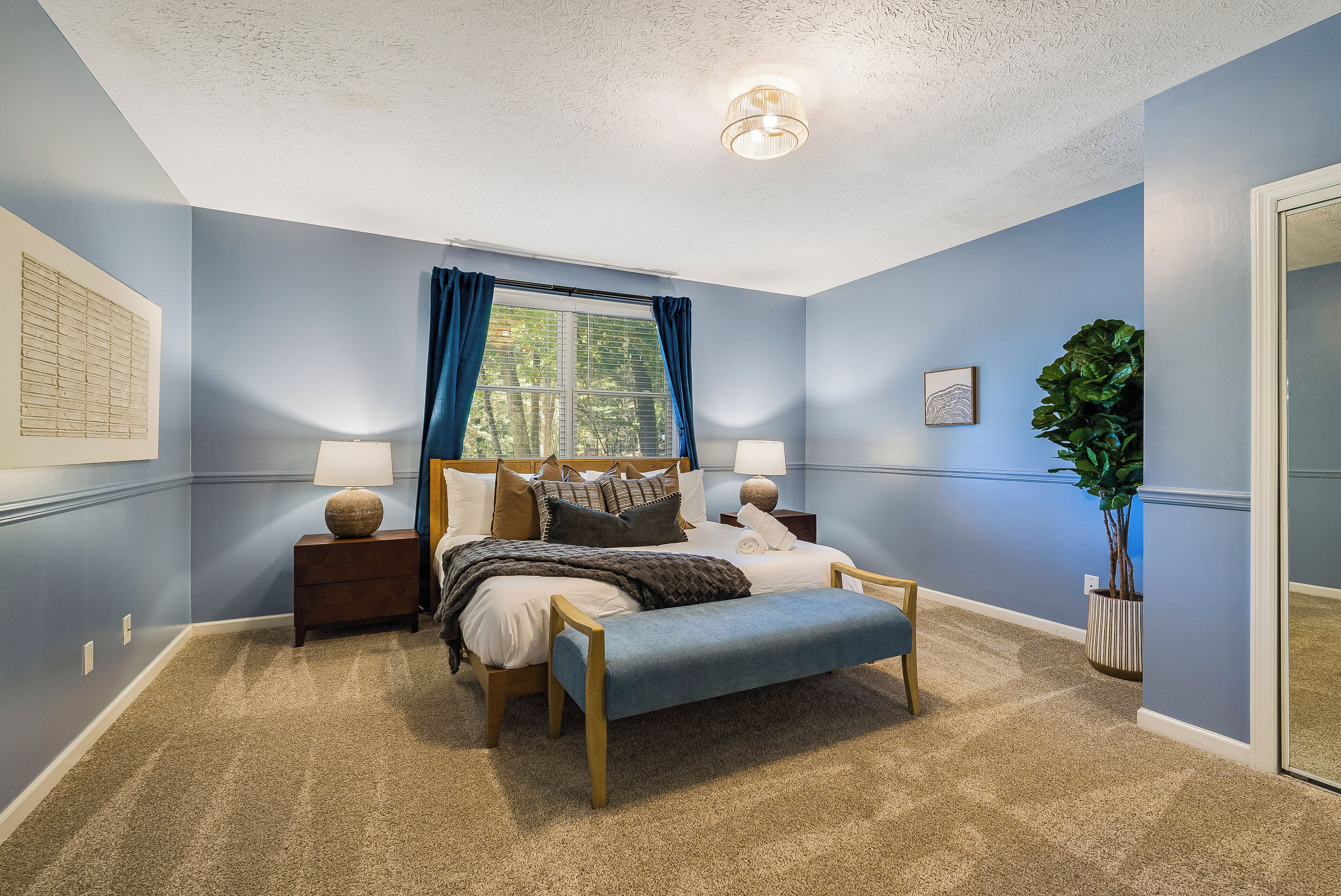 Travel cot, free WiFi, bed sheets