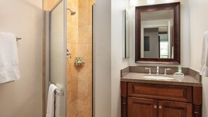 تجهيزات دش، مجففات شعر، مناشف، صابون