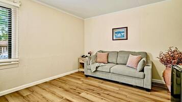 Smart-TV, Kamin, Arbeitsbereiche