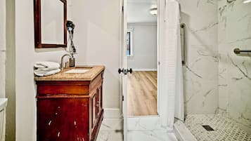 Shower, hair dryer, towels