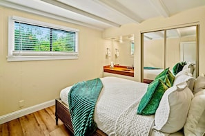2 bedrooms, desk, iron/ironing board, free WiFi - Luxury Carmel 2 bedroom 25 Min walk to Carmel Beach 112 (Carmel)