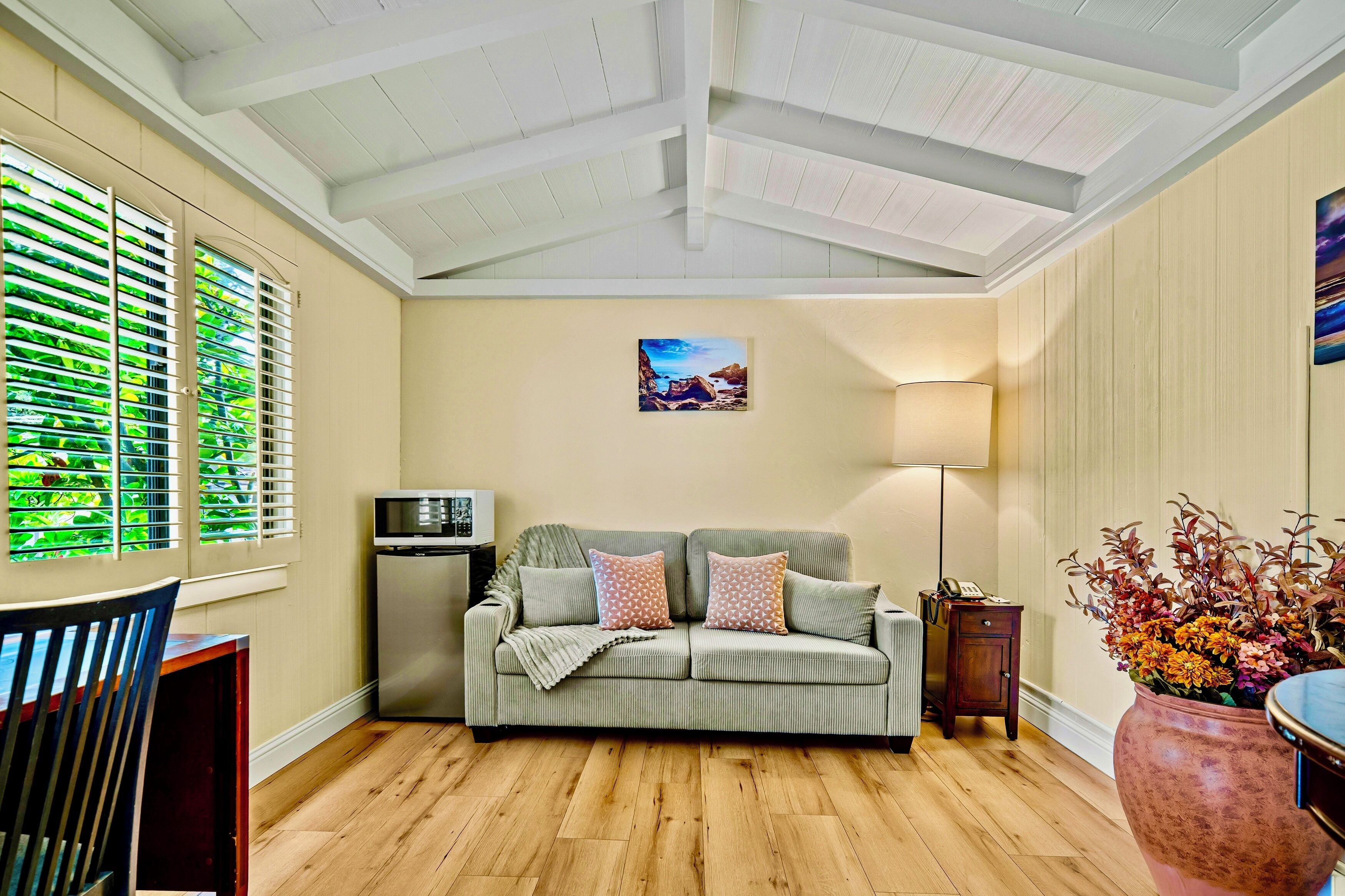 Smart-TV, Kamin, Arbeitsbereiche