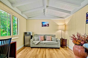 智能电视、壁炉、办公室